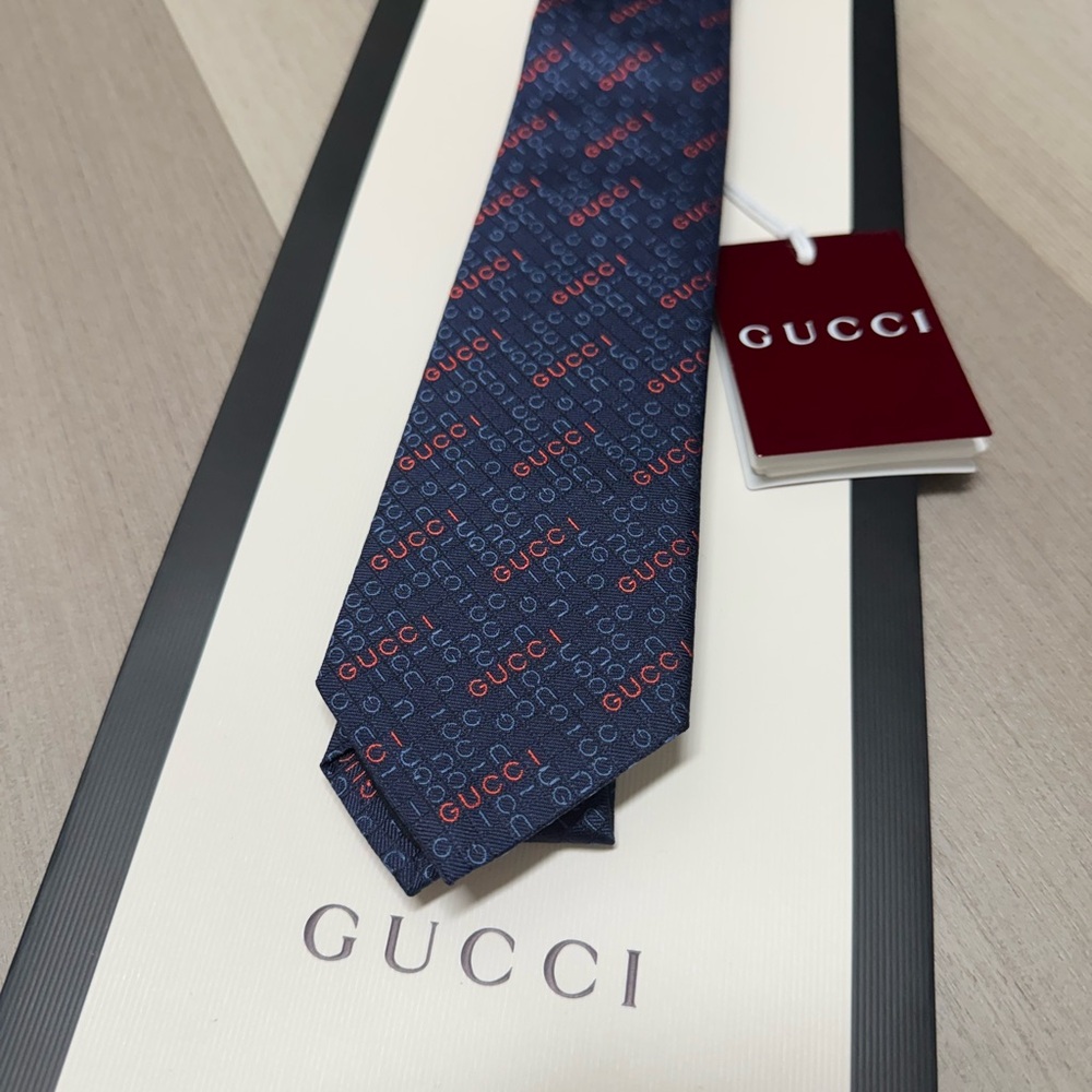 Gucci Blue and Red Patterned Tie
